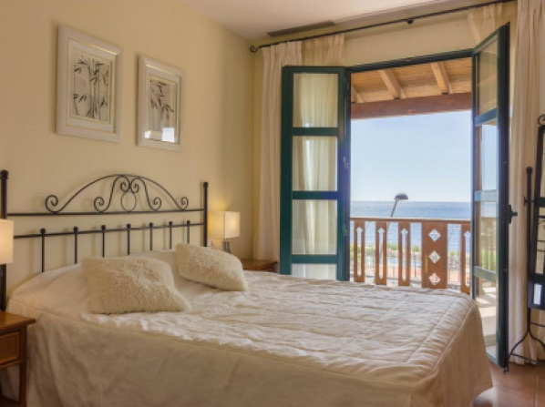 Okeanos 3 bedrooms Villa first line