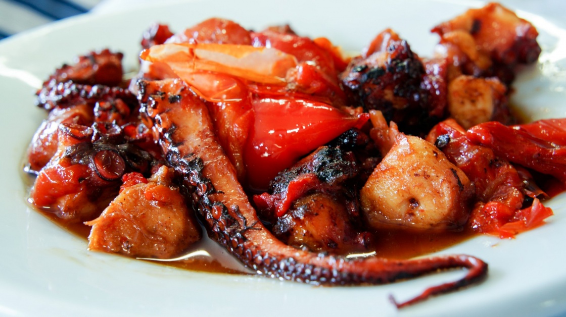 grilled octopus with sweet peppers in a cafe on the Canary Islands ( frito)